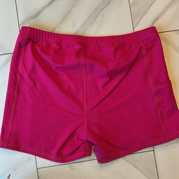 Lilly Pulitzer Active Shorts - NWT - Picture 5 of 6